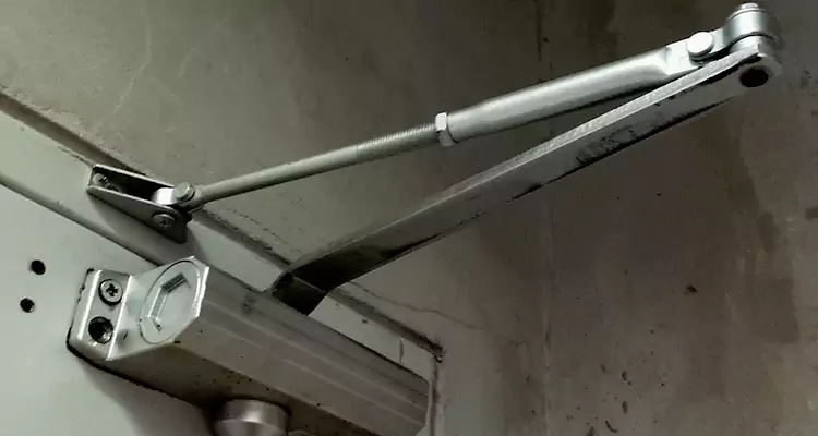 Door Closer Oil Leak Repair in Kissimmee, FL